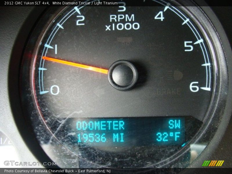 White Diamond Tricoat / Light Titanium 2012 GMC Yukon SLT 4x4