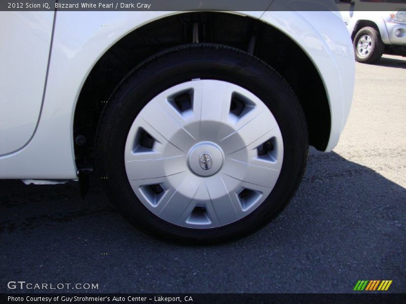 Blizzard White Pearl / Dark Gray 2012 Scion iQ