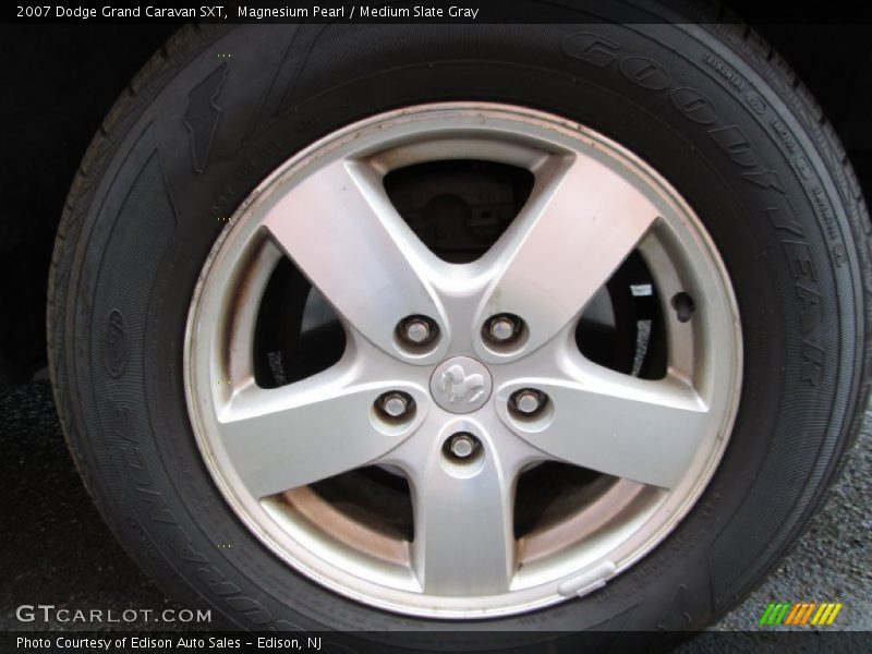  2007 Grand Caravan SXT Wheel