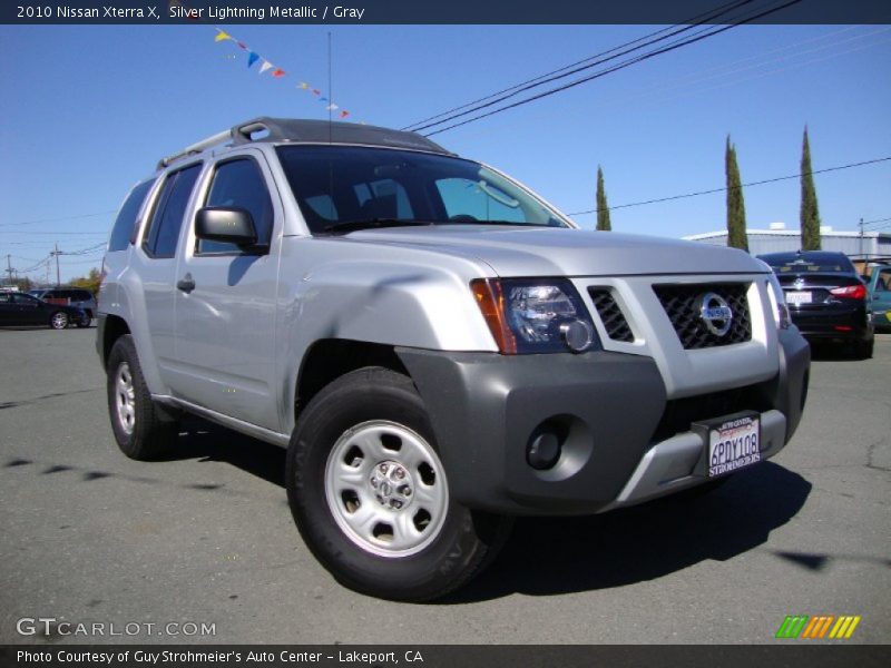 Front 3/4 View of 2010 Xterra X