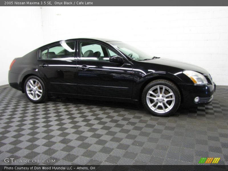 Onyx Black / Cafe Latte 2005 Nissan Maxima 3.5 SE