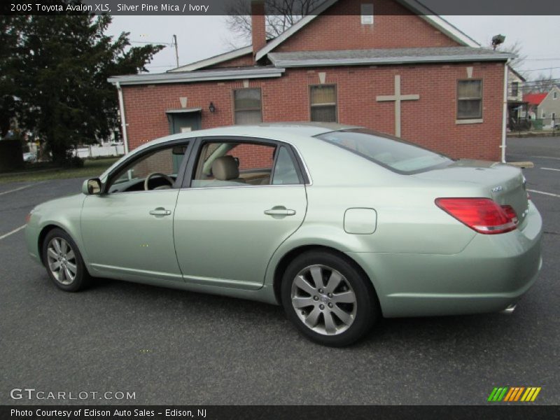 Silver Pine Mica / Ivory 2005 Toyota Avalon XLS