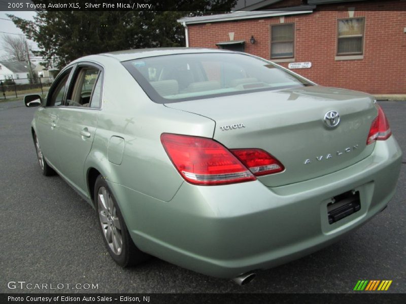  2005 Avalon XLS Silver Pine Mica