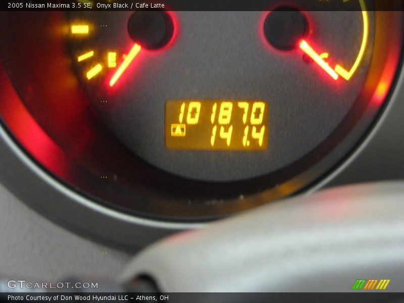 Onyx Black / Cafe Latte 2005 Nissan Maxima 3.5 SE