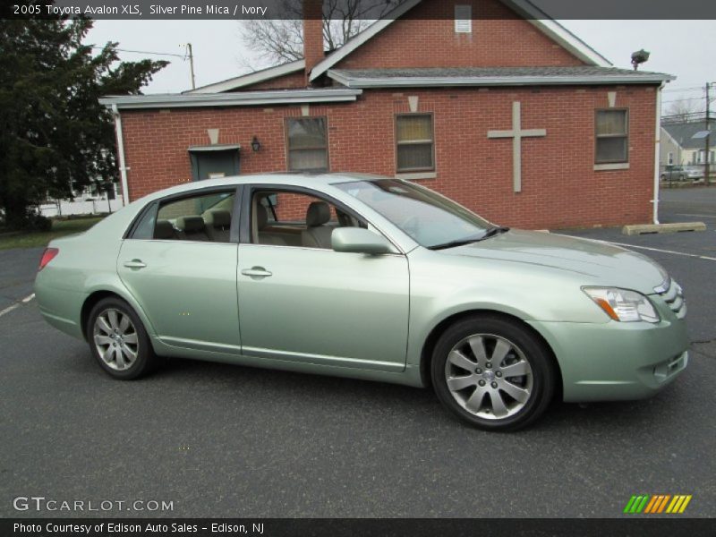 Silver Pine Mica / Ivory 2005 Toyota Avalon XLS