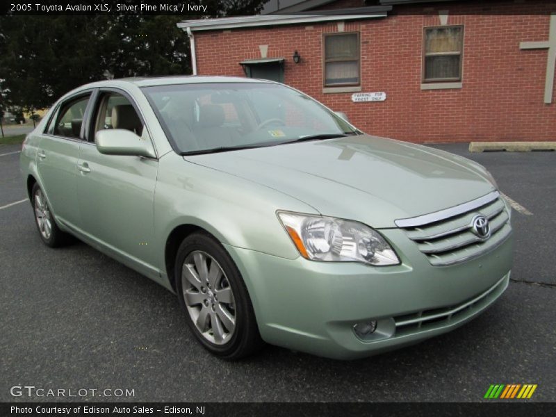 Silver Pine Mica / Ivory 2005 Toyota Avalon XLS
