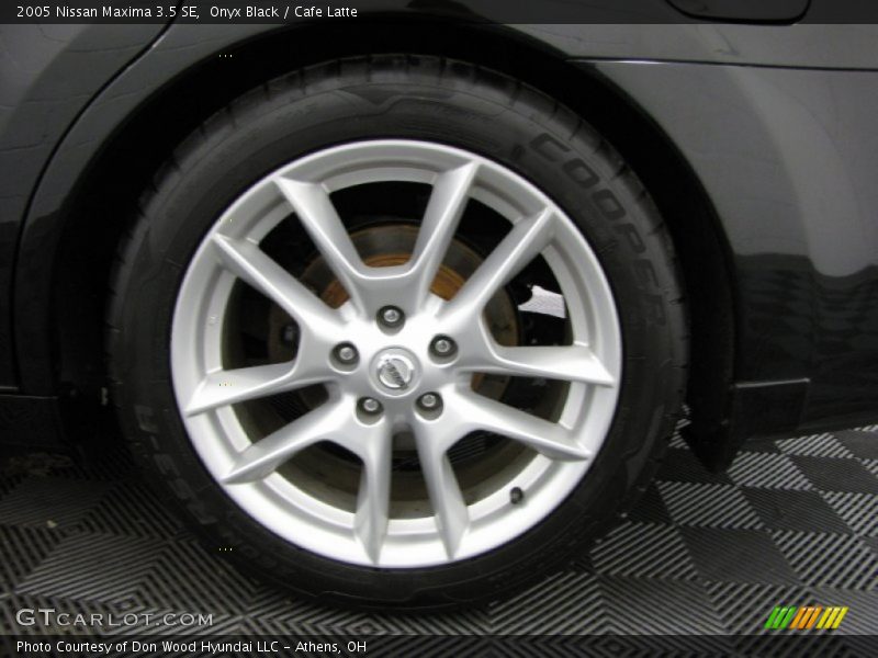 Onyx Black / Cafe Latte 2005 Nissan Maxima 3.5 SE