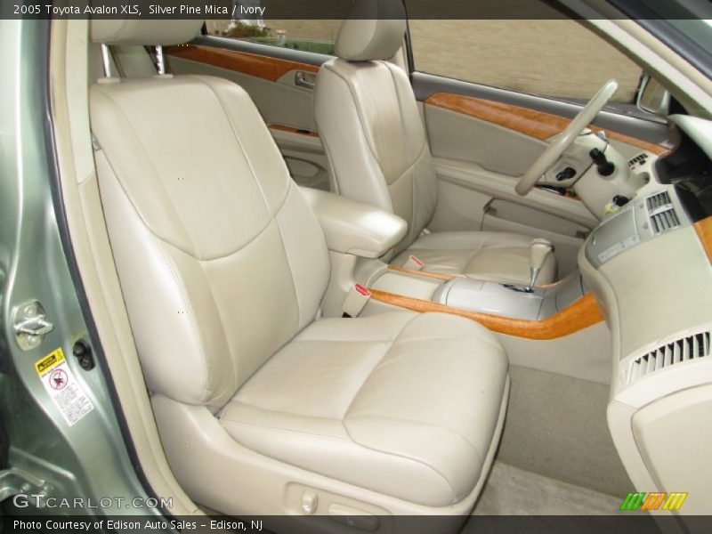  2005 Avalon XLS Ivory Interior