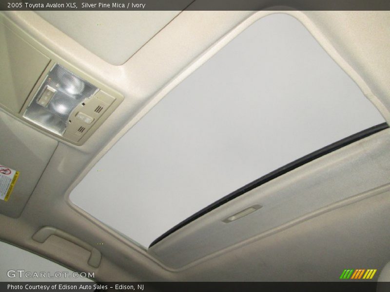 Sunroof of 2005 Avalon XLS