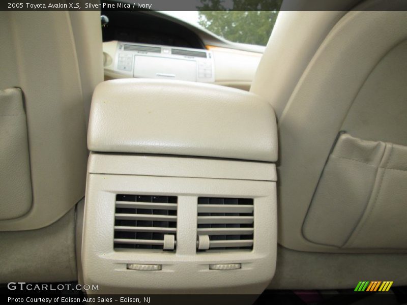 Silver Pine Mica / Ivory 2005 Toyota Avalon XLS