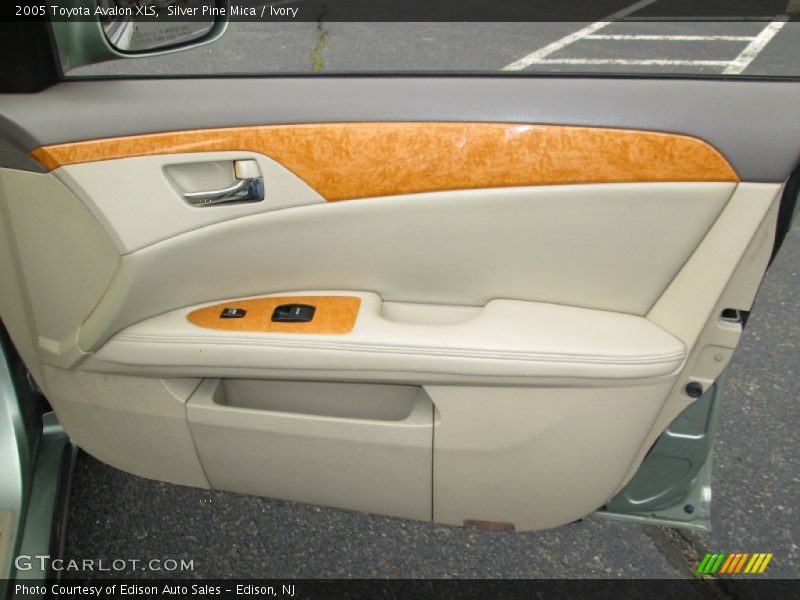 Silver Pine Mica / Ivory 2005 Toyota Avalon XLS