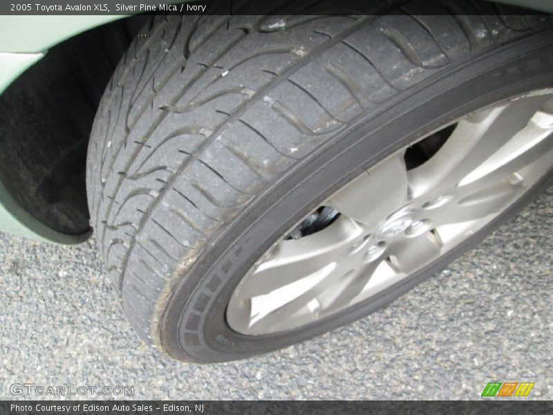 Silver Pine Mica / Ivory 2005 Toyota Avalon XLS