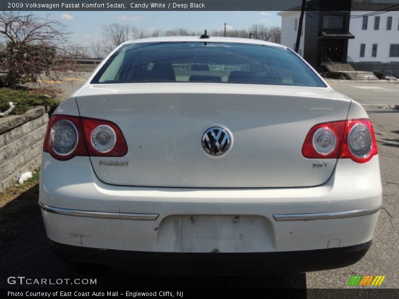Candy White / Deep Black 2009 Volkswagen Passat Komfort Sedan