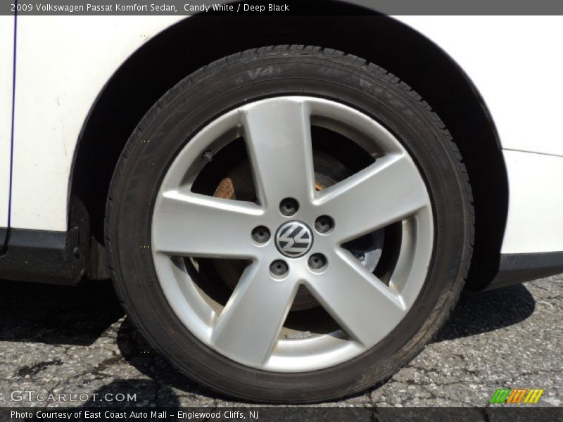 Candy White / Deep Black 2009 Volkswagen Passat Komfort Sedan