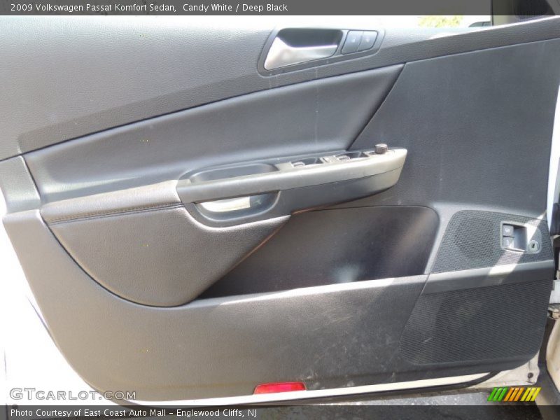 Candy White / Deep Black 2009 Volkswagen Passat Komfort Sedan