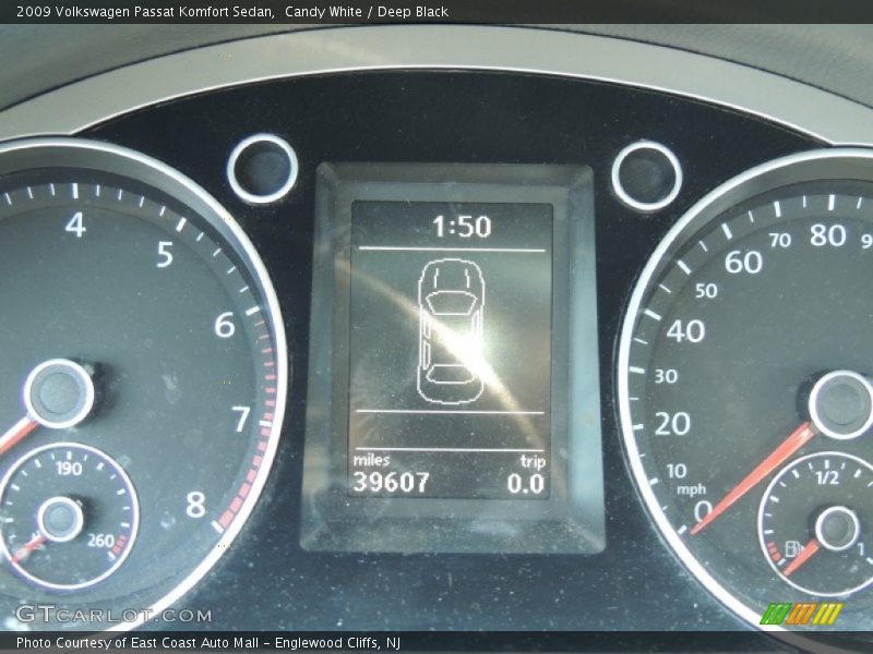 Candy White / Deep Black 2009 Volkswagen Passat Komfort Sedan