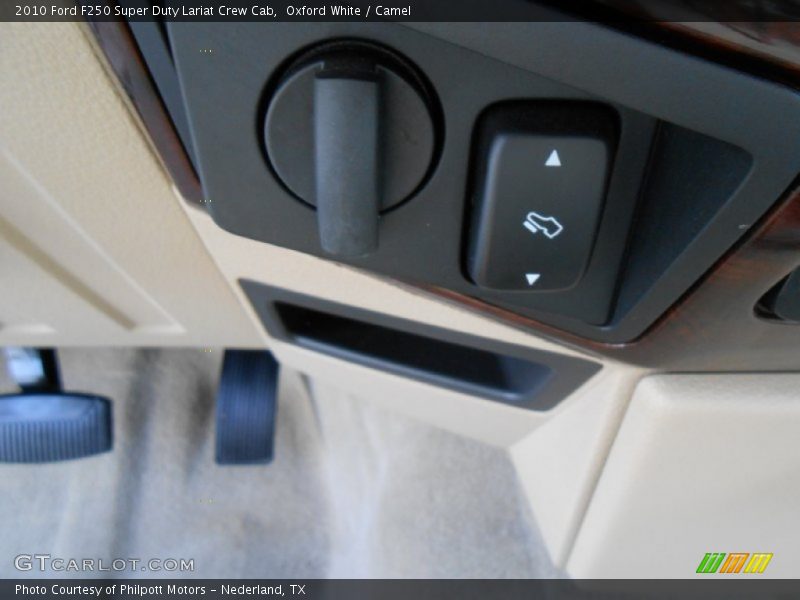 Oxford White / Camel 2010 Ford F250 Super Duty Lariat Crew Cab