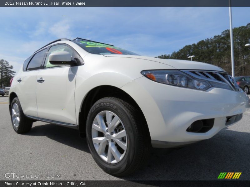 Front 3/4 View of 2013 Murano SL