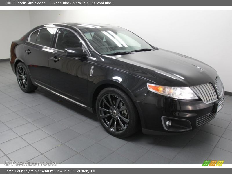 Front 3/4 View of 2009 MKS Sedan