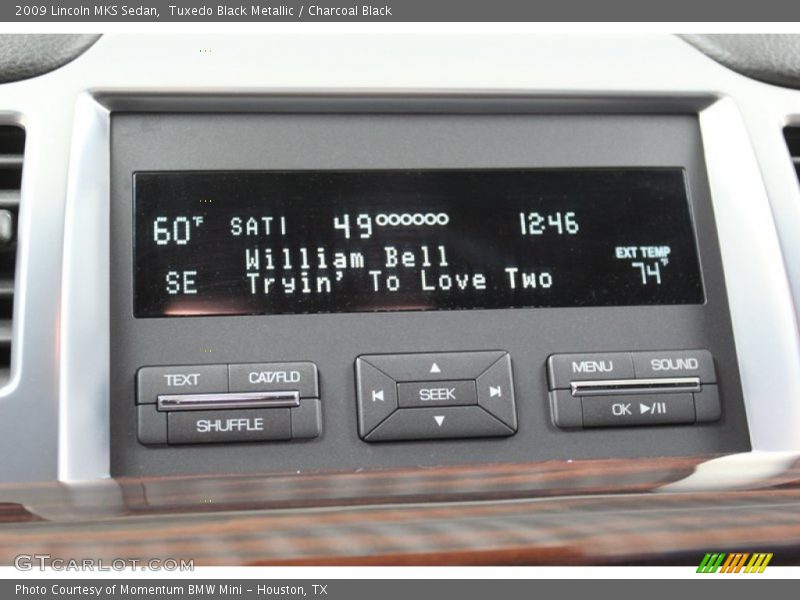 Controls of 2009 MKS Sedan