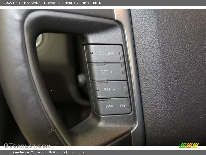 Controls of 2009 MKS Sedan