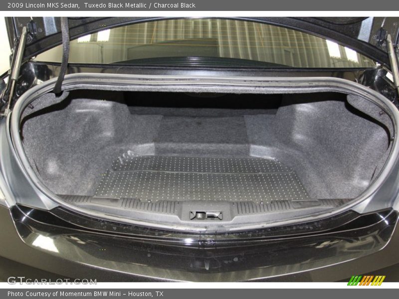  2009 MKS Sedan Trunk
