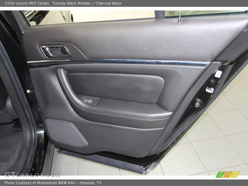 Door Panel of 2009 MKS Sedan