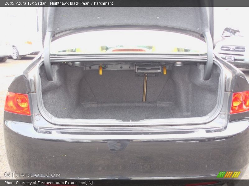  2005 TSX Sedan Trunk