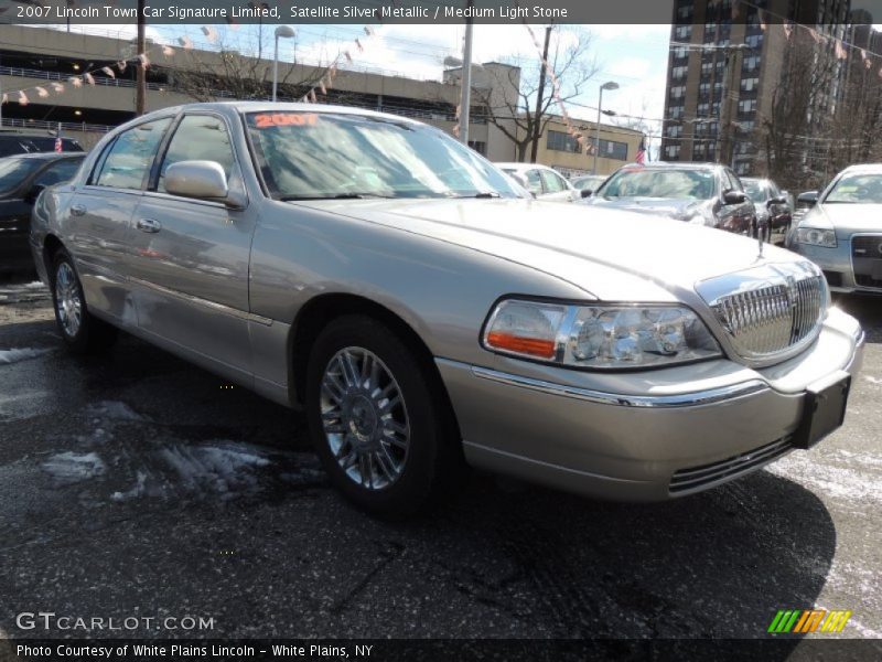 Satellite Silver Metallic / Medium Light Stone 2007 Lincoln Town Car Signature Limited