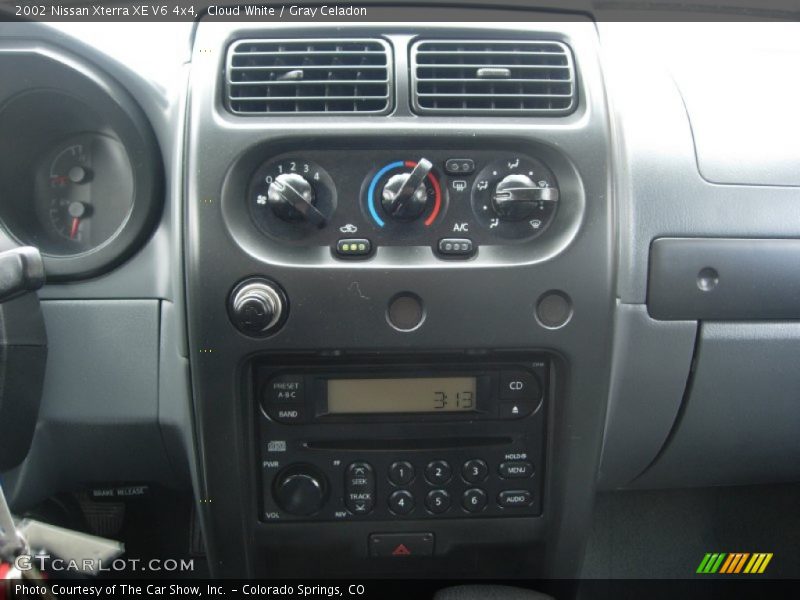 Cloud White / Gray Celadon 2002 Nissan Xterra XE V6 4x4
