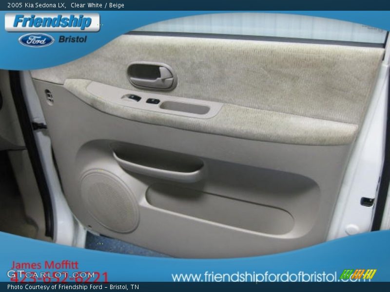 Clear White / Beige 2005 Kia Sedona LX