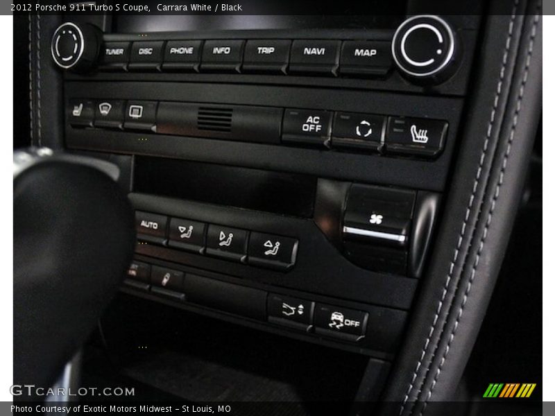 Controls of 2012 911 Turbo S Coupe
