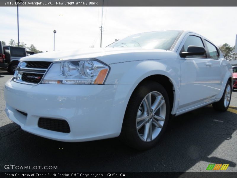 New Bright White / Black 2013 Dodge Avenger SE V6