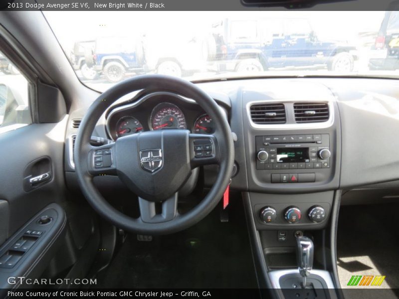 New Bright White / Black 2013 Dodge Avenger SE V6