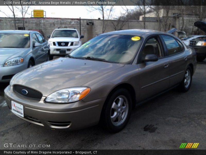 Arizona Beige Metallic / Medium/Dark Pebble Beige 2006 Ford Taurus SE