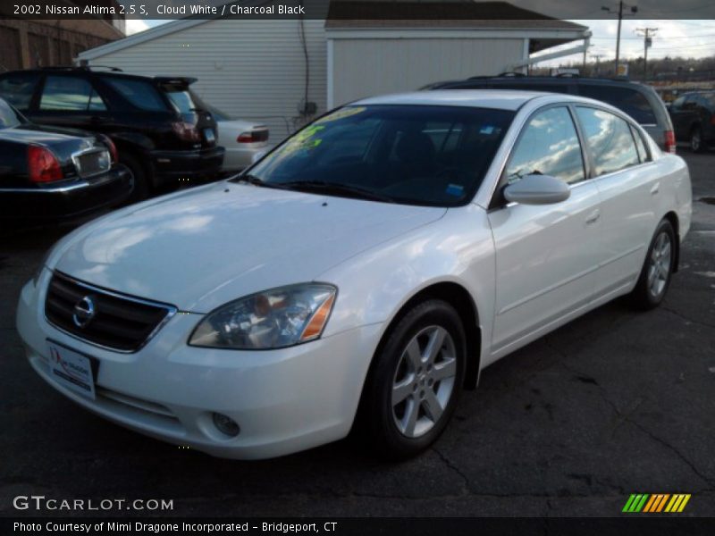 Cloud White / Charcoal Black 2002 Nissan Altima 2.5 S
