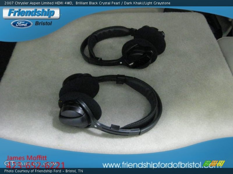 Brilliant Black Crystal Pearl / Dark Khaki/Light Graystone 2007 Chrysler Aspen Limited HEMI 4WD