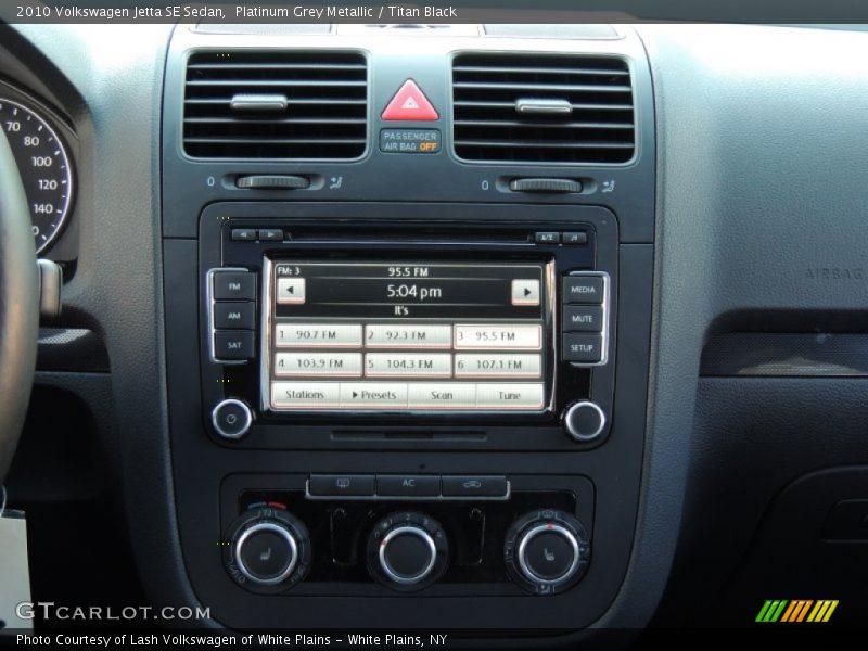 Platinum Grey Metallic / Titan Black 2010 Volkswagen Jetta SE Sedan