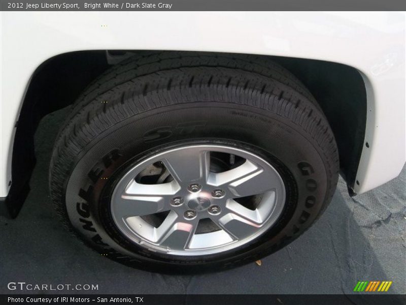 Bright White / Dark Slate Gray 2012 Jeep Liberty Sport