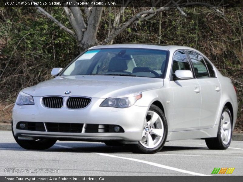 Front 3/4 View of 2007 5 Series 525i Sedan