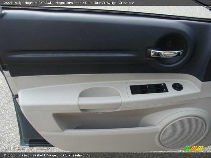 Door Panel of 2005 Magnum R/T AWD