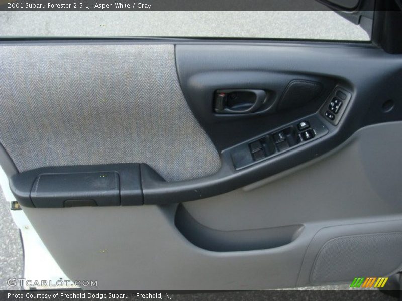 Aspen White / Gray 2001 Subaru Forester 2.5 L