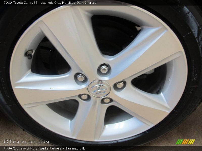Magnetic Gray Metallic / Dark Charcoal 2010 Toyota Camry SE