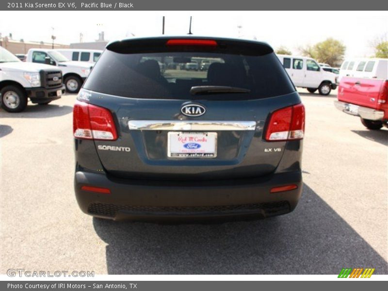 Pacific Blue / Black 2011 Kia Sorento EX V6