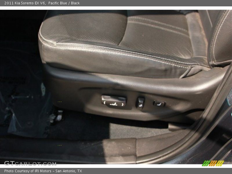 Pacific Blue / Black 2011 Kia Sorento EX V6