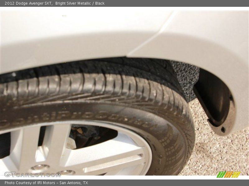 Bright Silver Metallic / Black 2012 Dodge Avenger SXT