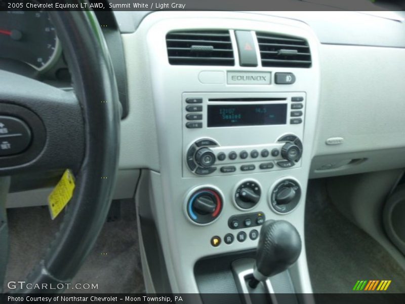 Summit White / Light Gray 2005 Chevrolet Equinox LT AWD
