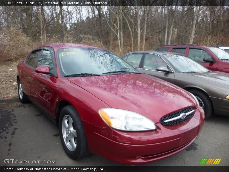 Matador Red Metallic / Dark Charcoal 2002 Ford Taurus SES