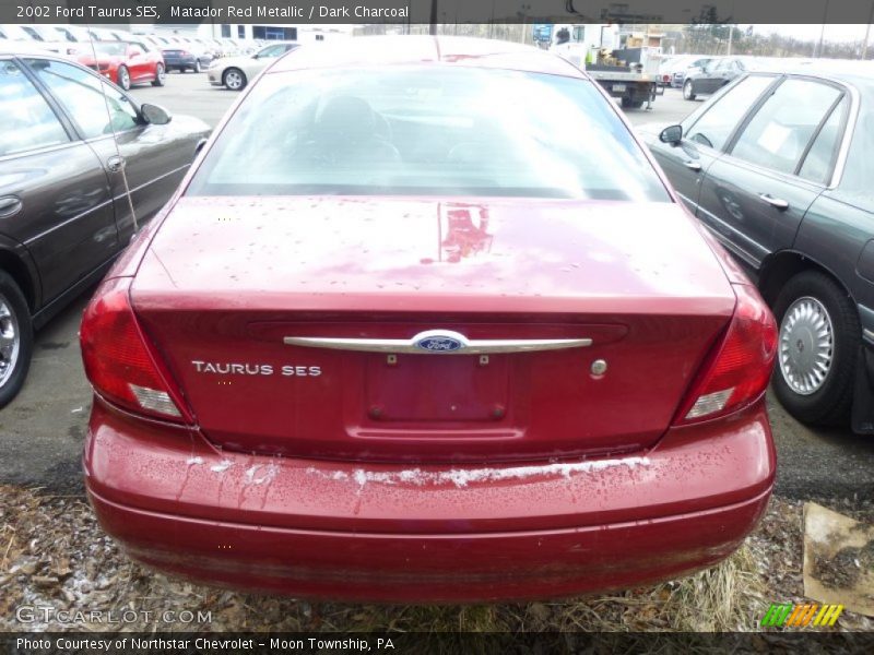 Matador Red Metallic / Dark Charcoal 2002 Ford Taurus SES