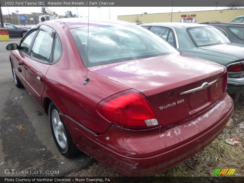 Matador Red Metallic / Dark Charcoal 2002 Ford Taurus SES